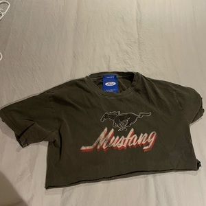 Black vintage women’s t shirt set 1) mustang cropped 2) black distressed t